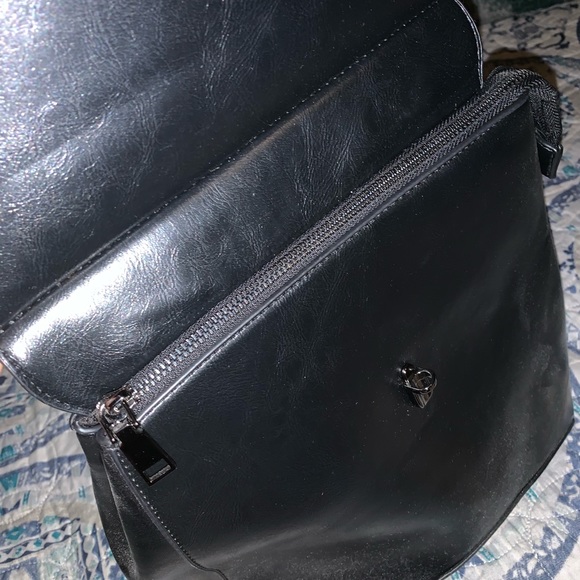 Black leather backpack - Picture 5 of 7
